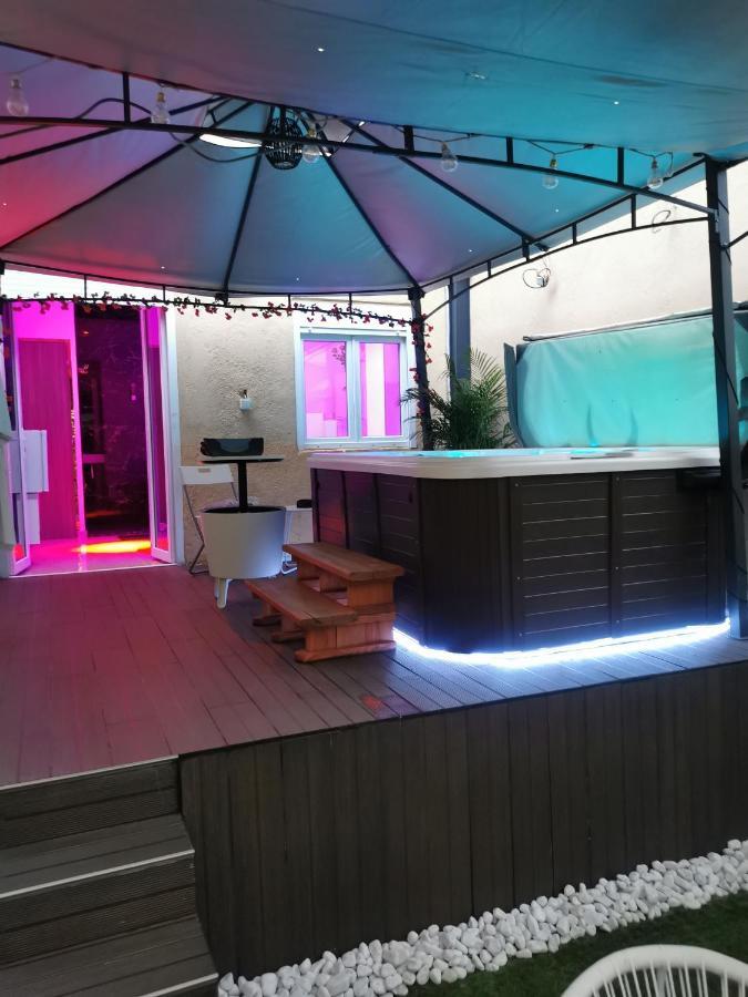 Lyon Superbe Jacuzzi Vue Sur Jardin Lägenhet Villeurbanne Exteriör bild
